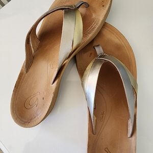 OluKai gold/silver sandals